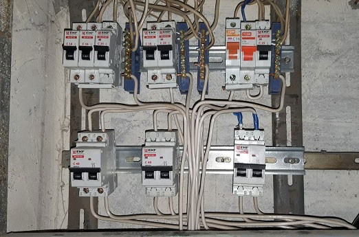 Услуги электромонтера, замена автомата 2P 40А (C) 4,5kA ВА 47-63 EKF в электрощите.